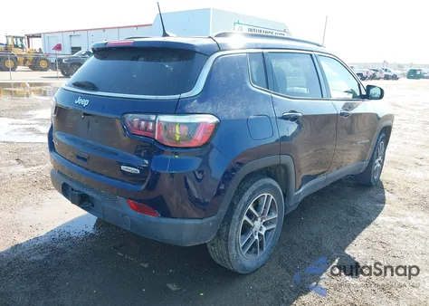 2018 Jeep Compass Latitude 4X4 z USA, uszkodzony, nr VIN 3C4NJDBBXJT143101